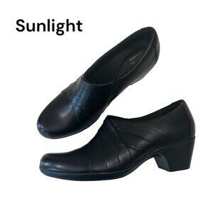 CLARKS COLLECTIONS Women SZ 9.5M Black Leather Ankle Booties Slip On Comfort